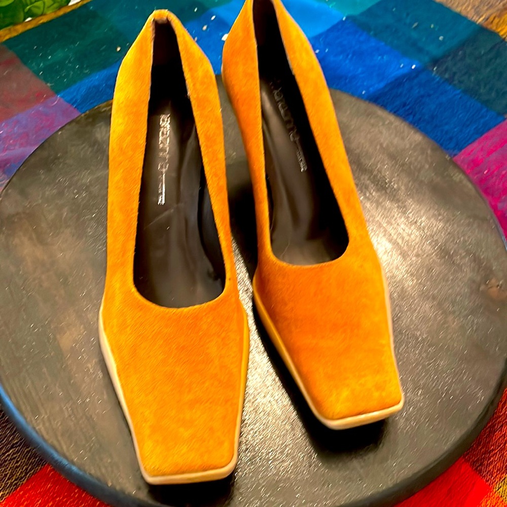 Boxy tan heels